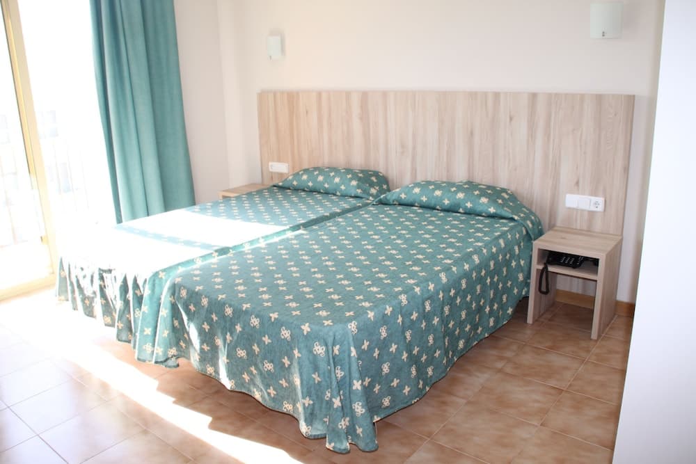Hotel Iris — 1