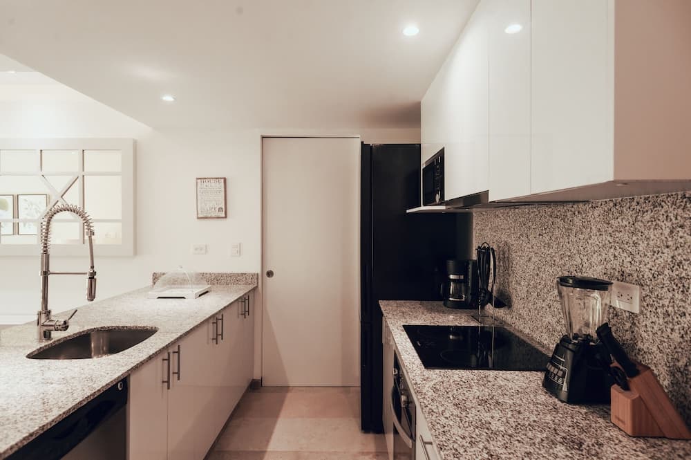 Antera Hotel & Residences — 16