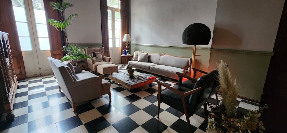 El Patio 77 — 15