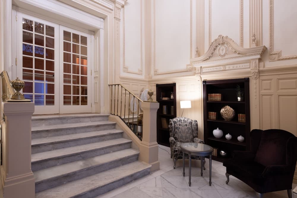 Catalonia Las Cortes Hotel — 5