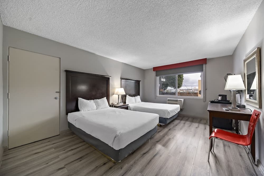 Royal Pagoda Motel — 5