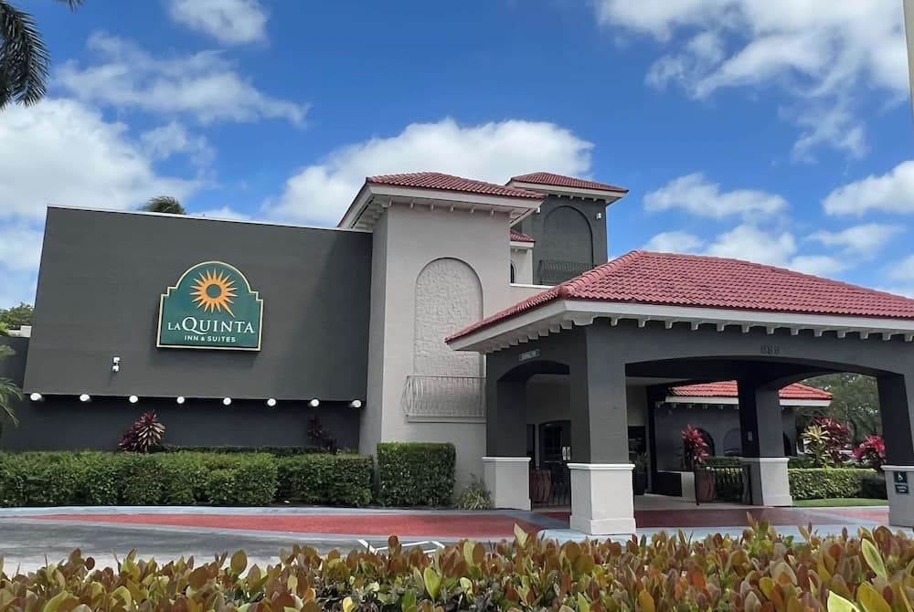 La Quinta Inn & Suites by Wyndham Ft Lauderdale Cypress Cr — 1