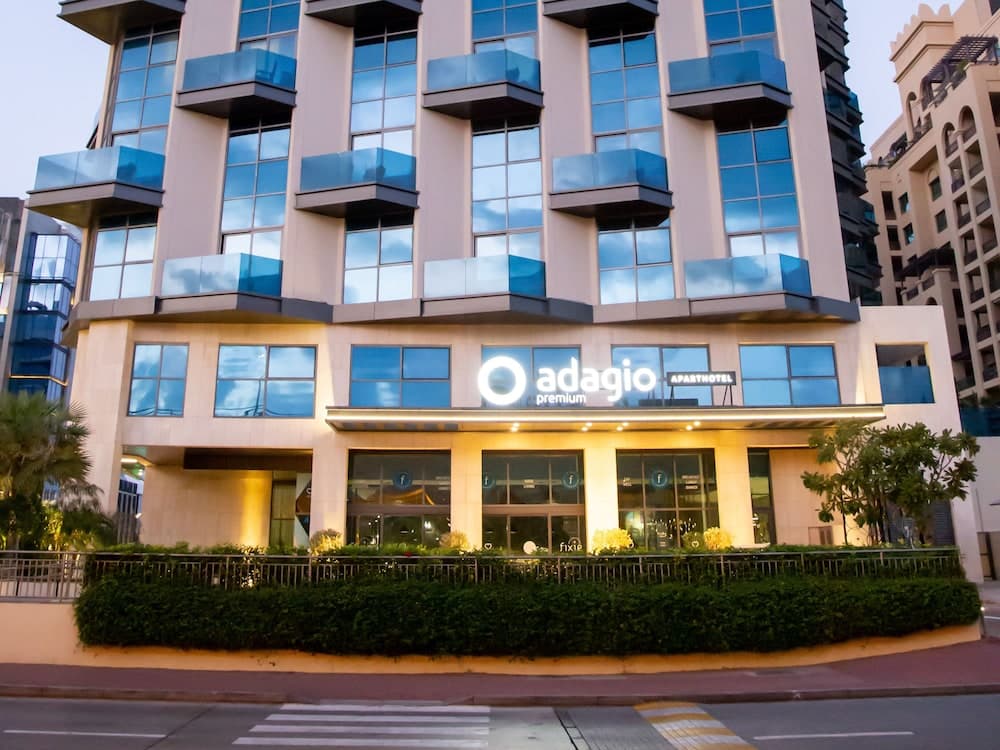 Adagio Premium The Palm — 1