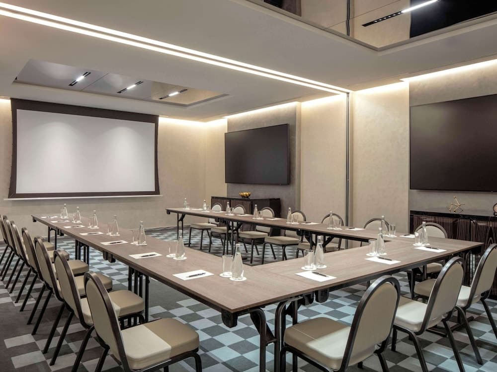 Hyde Hotel Dubai — 18