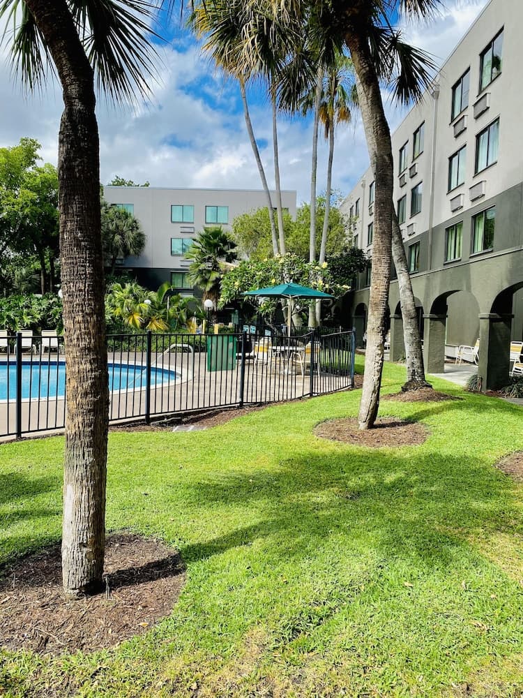 La Quinta Inn & Suites by Wyndham Ft Lauderdale Cypress Cr — 24
