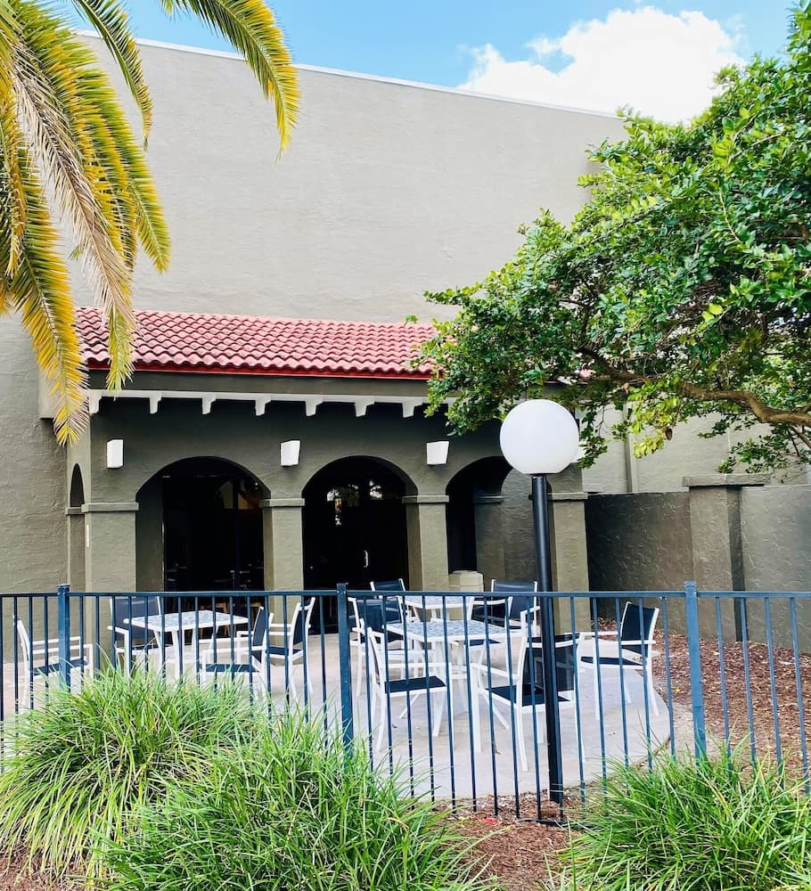 La Quinta Inn & Suites by Wyndham Ft Lauderdale Cypress Cr — 14