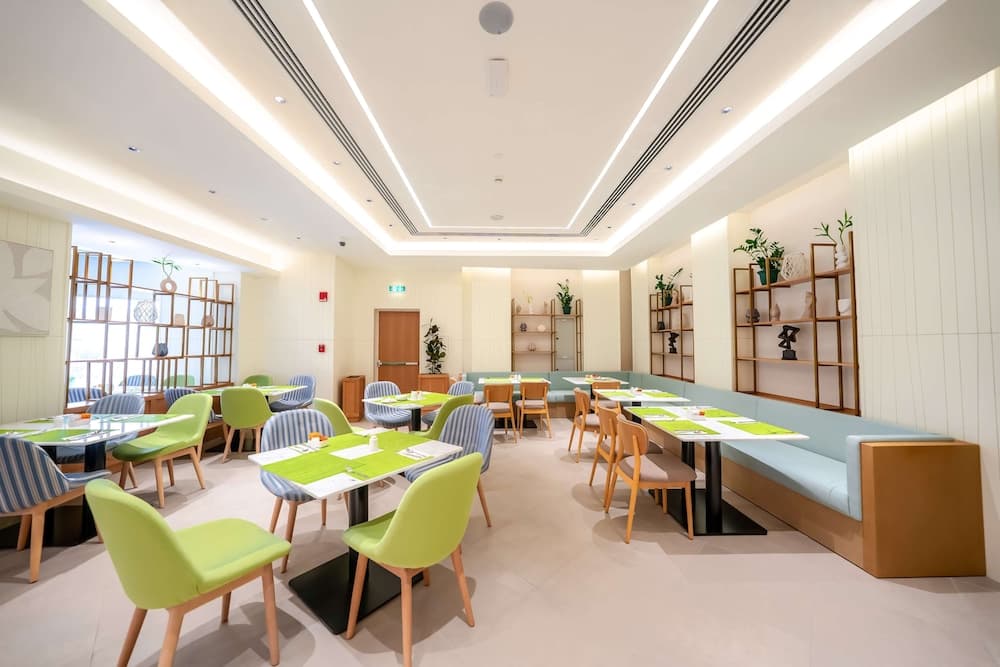 Hilton Garden Inn Dubai Jumeirah — 23