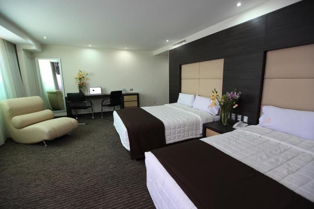 Hotel Astor — 10