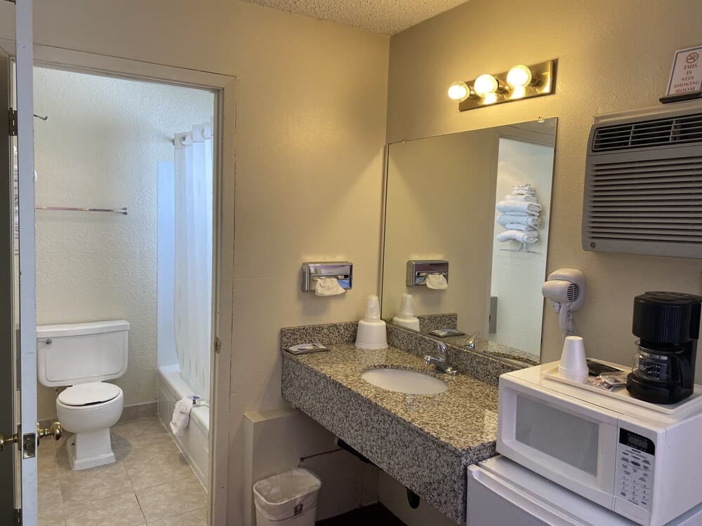 Econo Lodge Las Vegas NM — 26