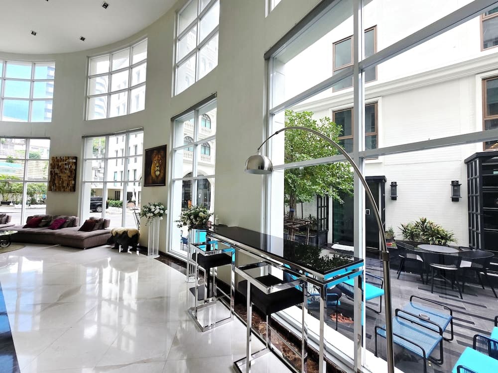 El Hotel y Residencia Bless — 14