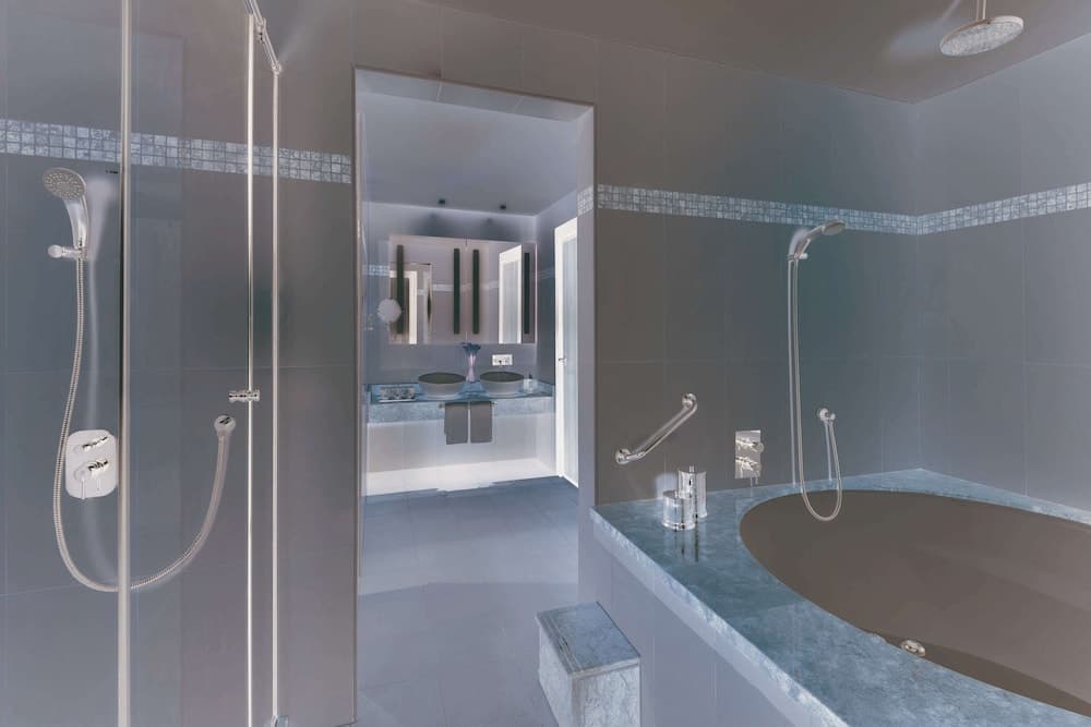 Avani Deira Dubai Hotel — 13
