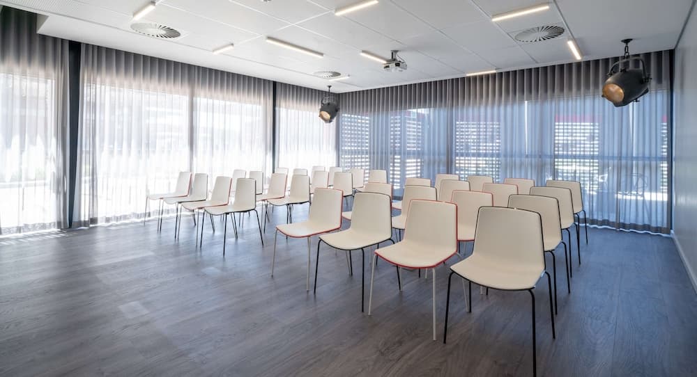 Radisson RED V&A Waterfront, Cape Town hotel, Silo 6, South Arm Road, V&A Waterfront, Cape Town, Western Cape, 8001, South Africa — photo 119