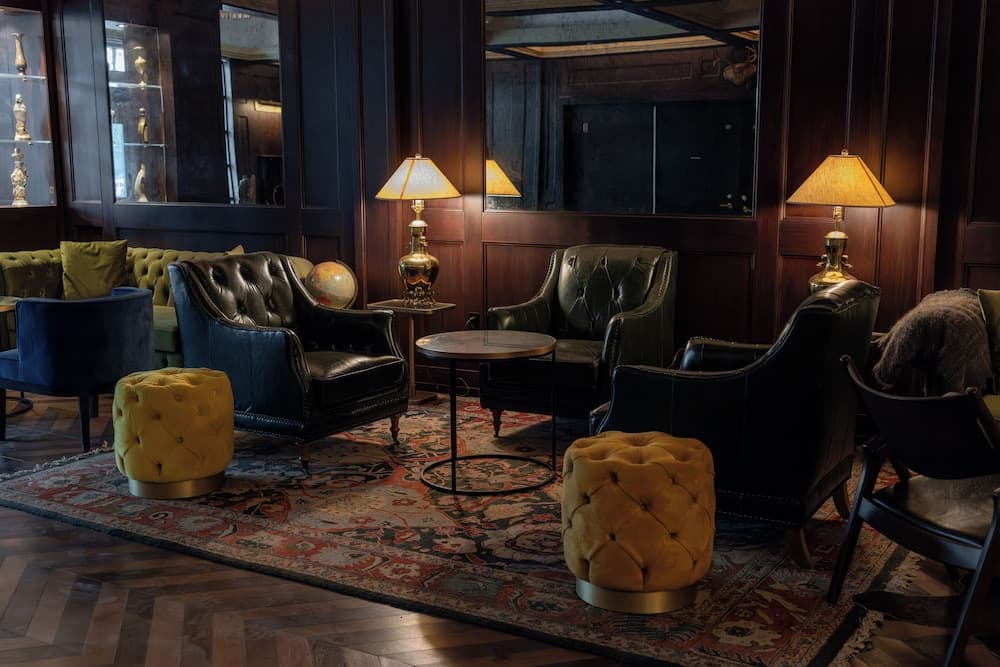 Whisky Hotel — 3