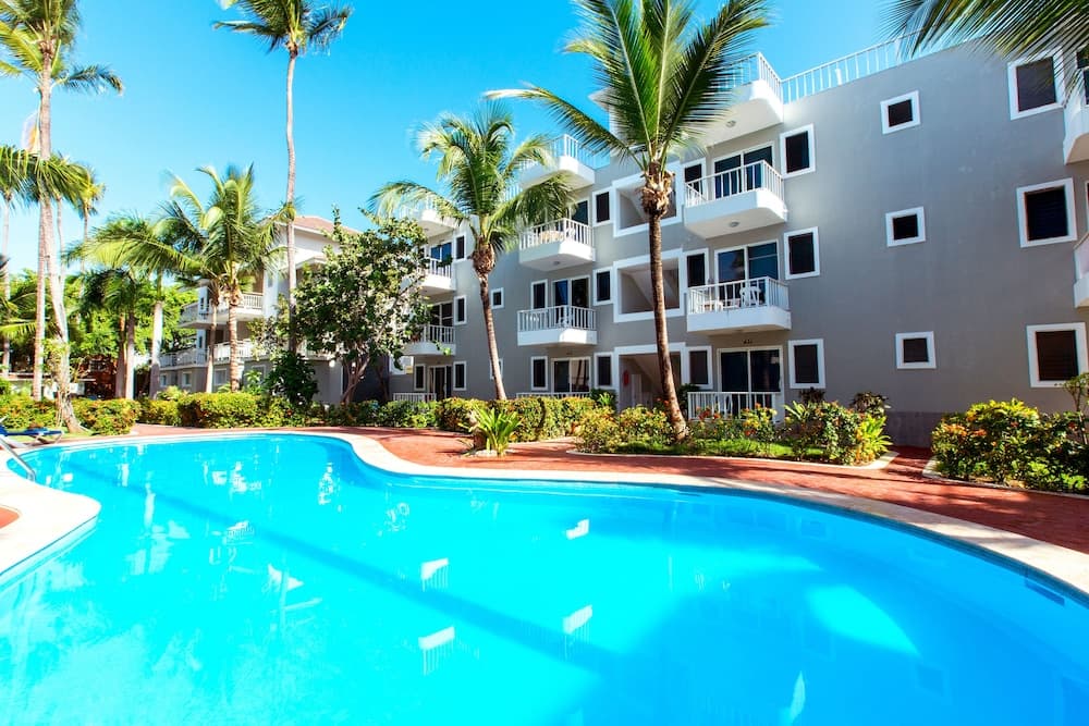 Ducassi Suites Rooftop Pool Beach Club & Spa — 3