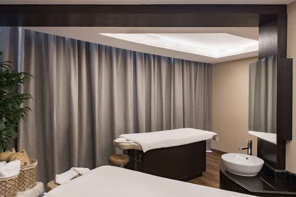 Radisson Blu Hotel, Dubai Canal View — 17