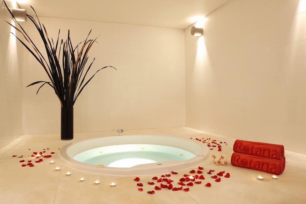 Villa Rotana — 18