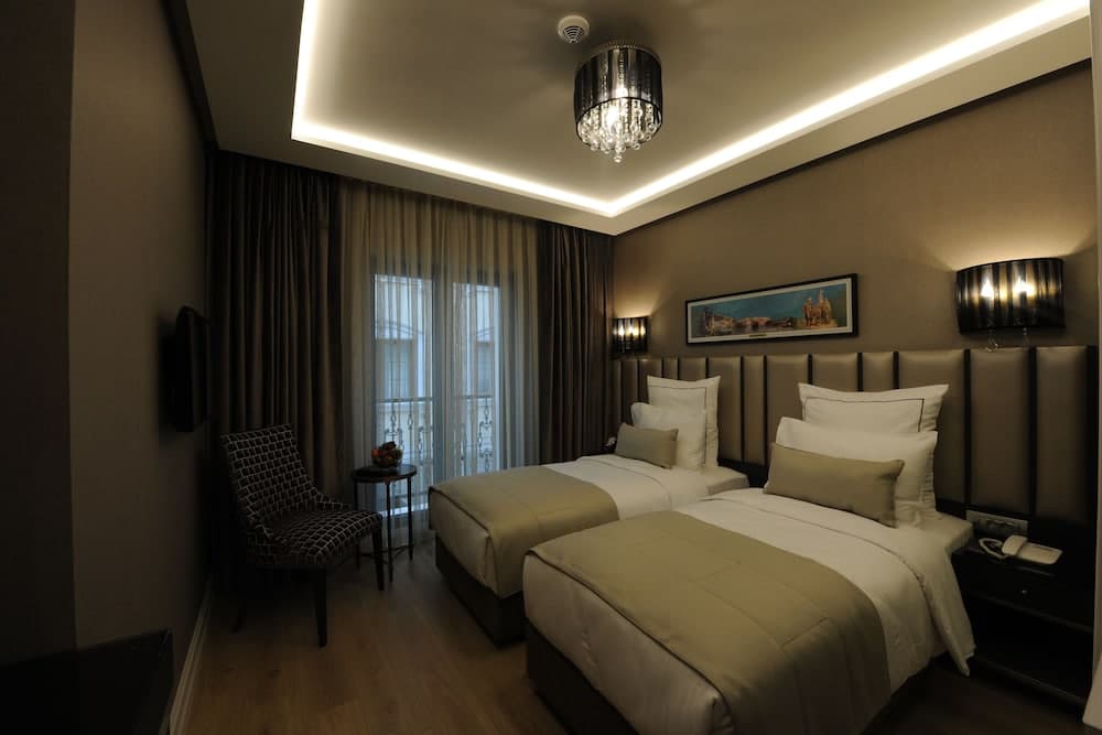 Le Petit Palace Hotel — 26