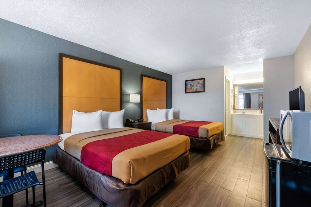 Econo Lodge Flughafen am RJ-Stadion — 10