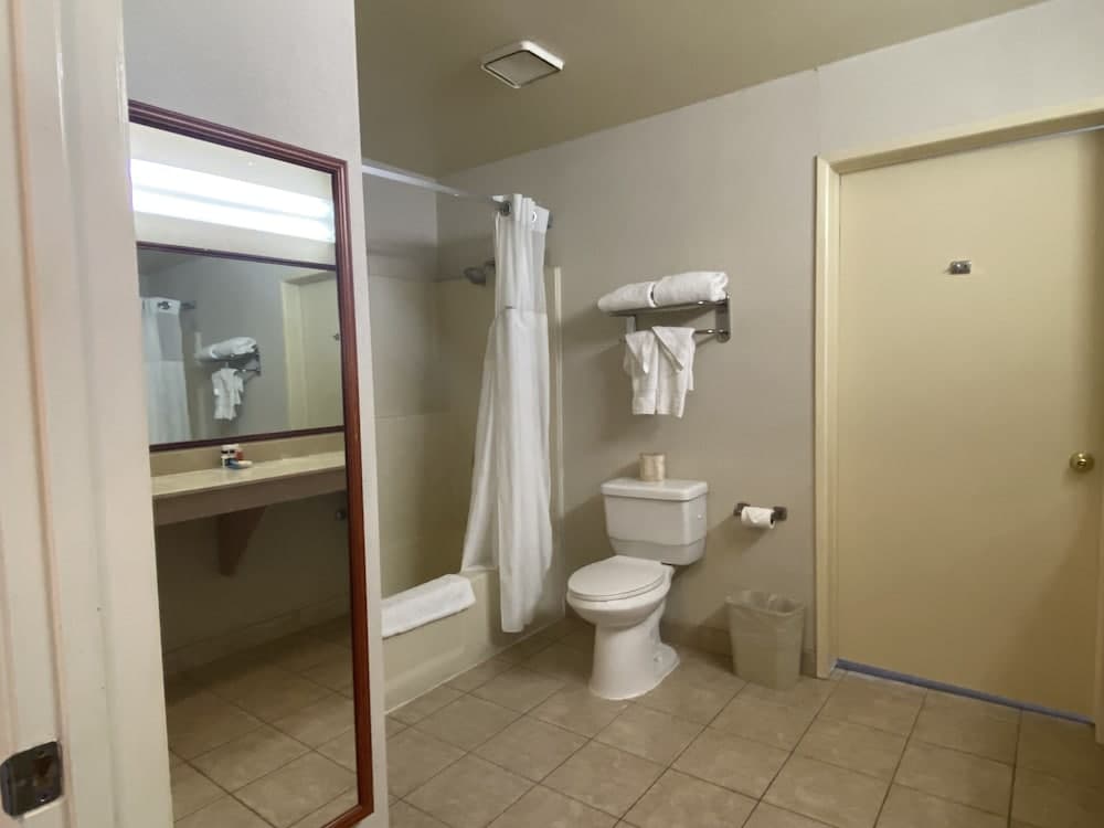 Ramada by Wyndham Los Angeles/Koreatown West — 23