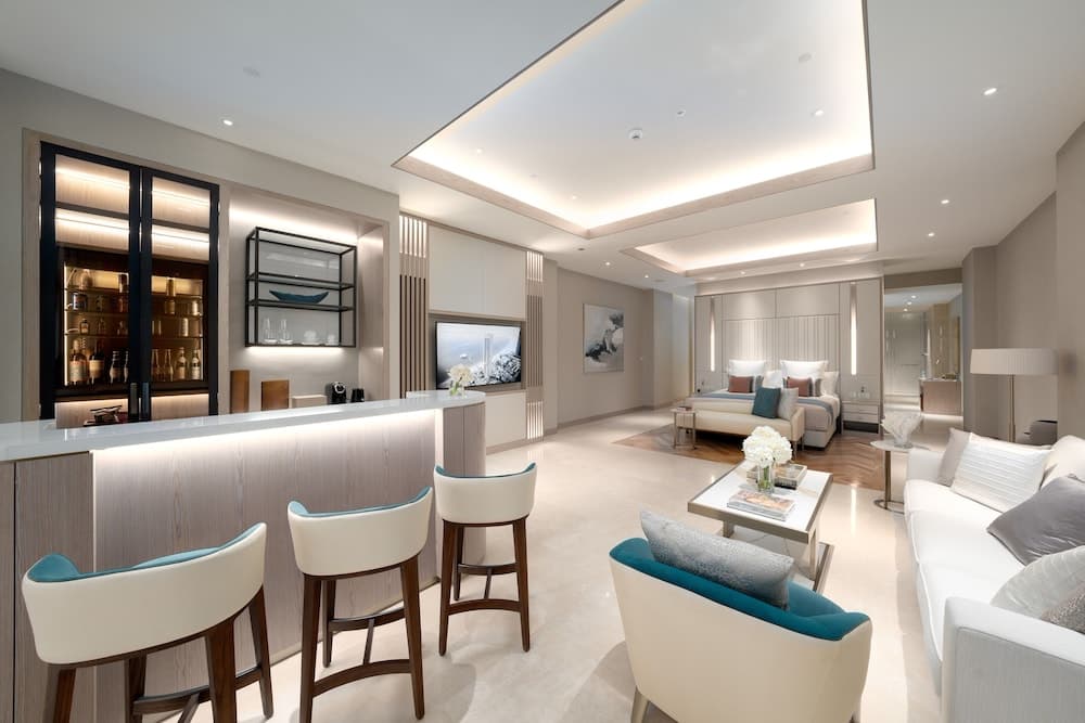 FIVE LUXE — 17