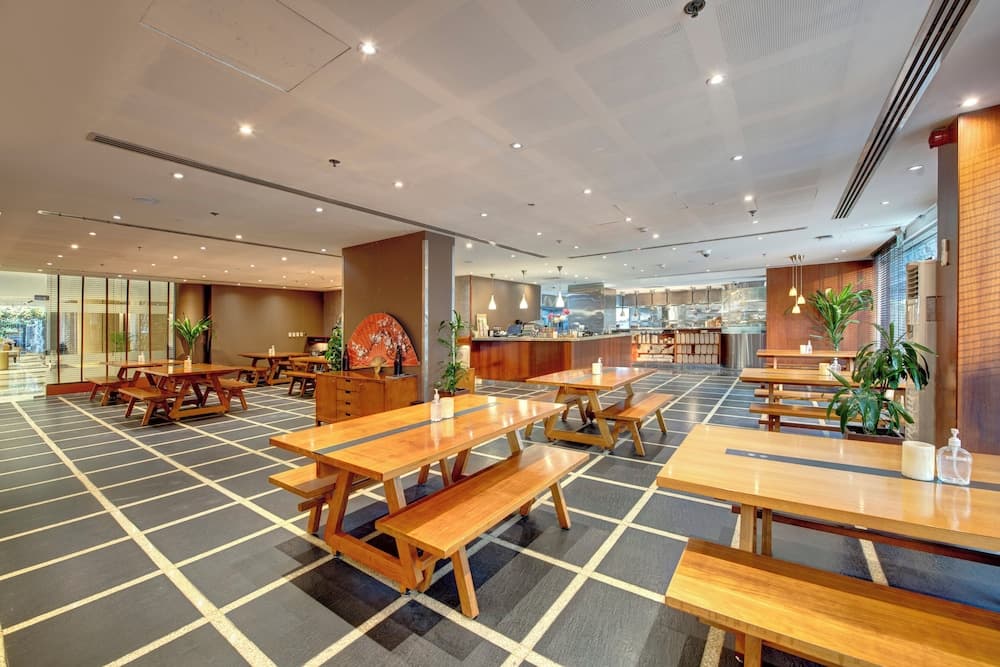 Two Seasons Hotel & Apartments — 10