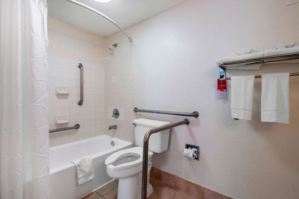 Econo Lodge Flughafen am RJ-Stadion — 20