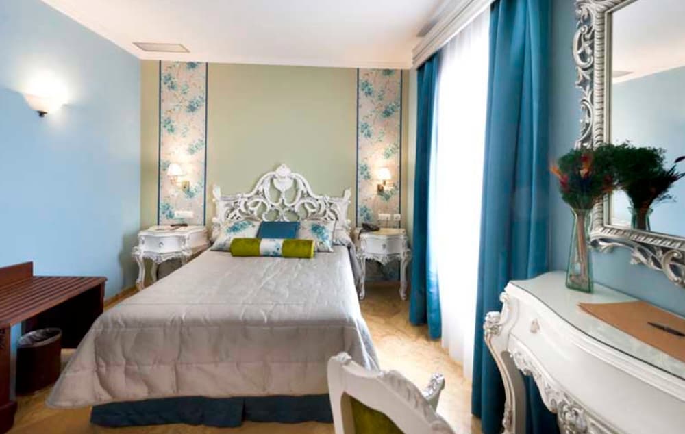 Hotel Boutique Adriano Sevilla — 19