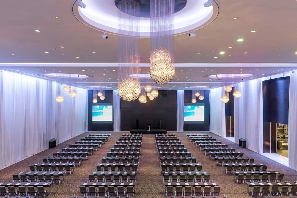 Le Meridien Dubai Hotel & Conference Centre — 25