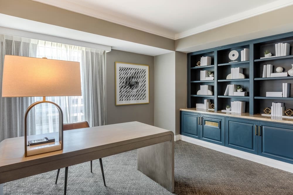 Omni Los Angeles Hotel at California Plaza — 6