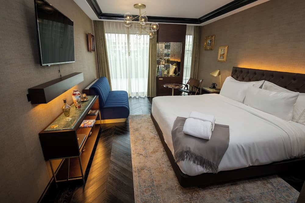 Whisky Hotel — 12