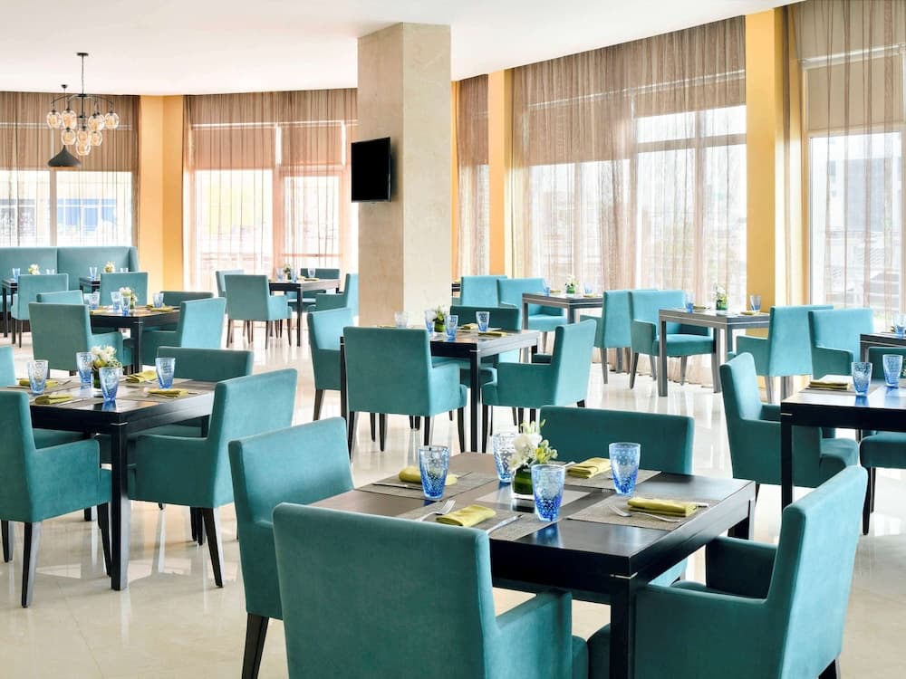 Mövenpick Hotel Jumeirah Lakes Towers — 5
