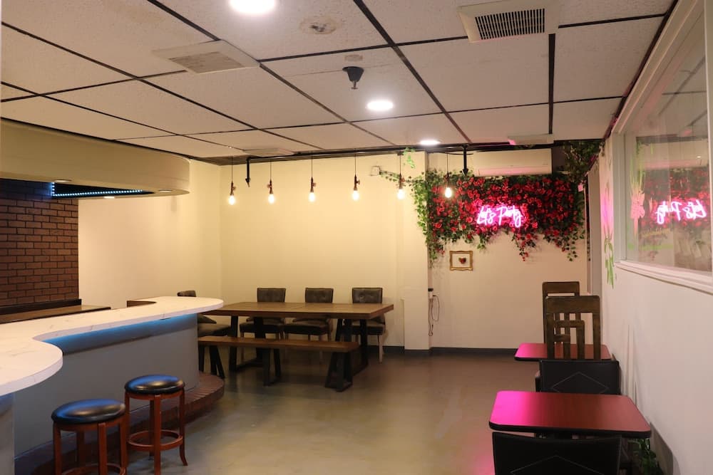 Hometel Suites - Los Angeles (Koreatown) — 16