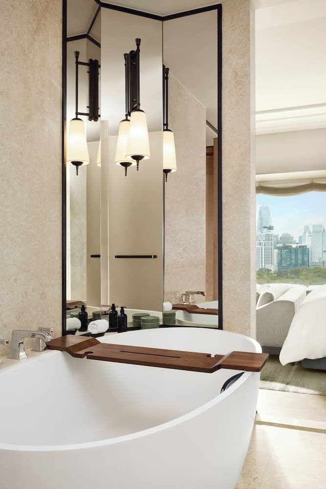 Dusit Thani Bangkok — 25