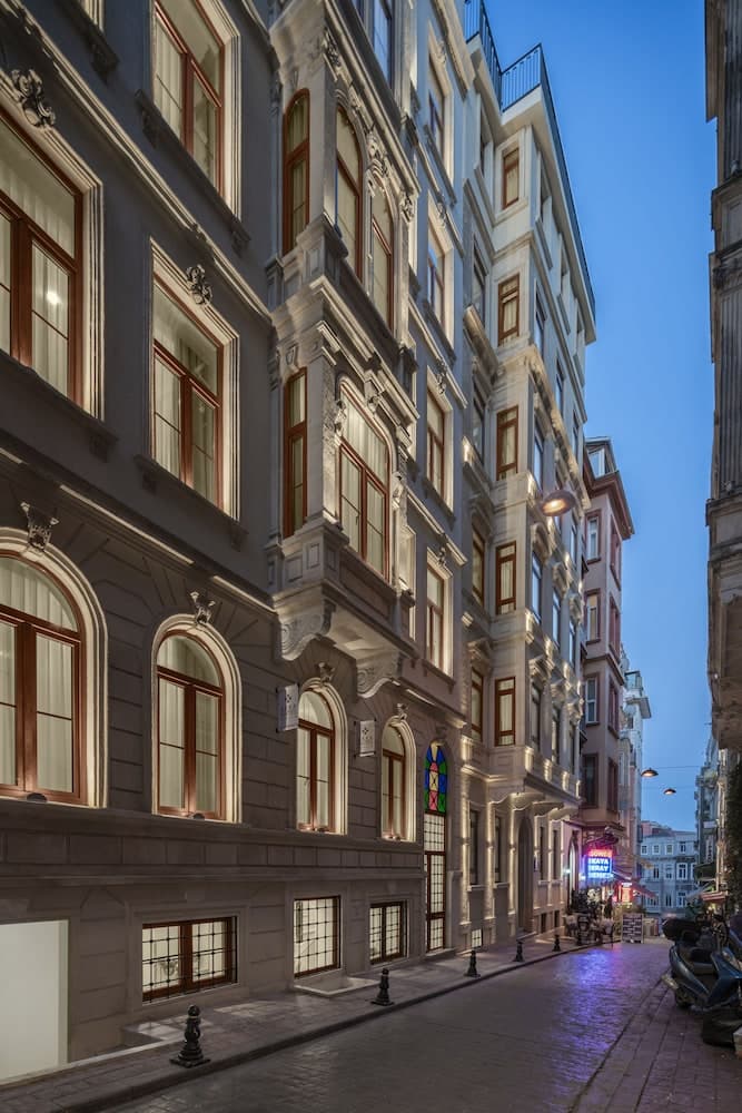 Akka Suites Taksim — 1