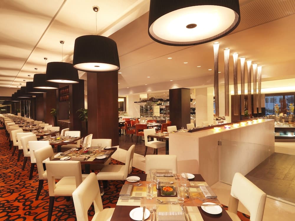 Mövenpick Grand Al Bustan Dubai — 22