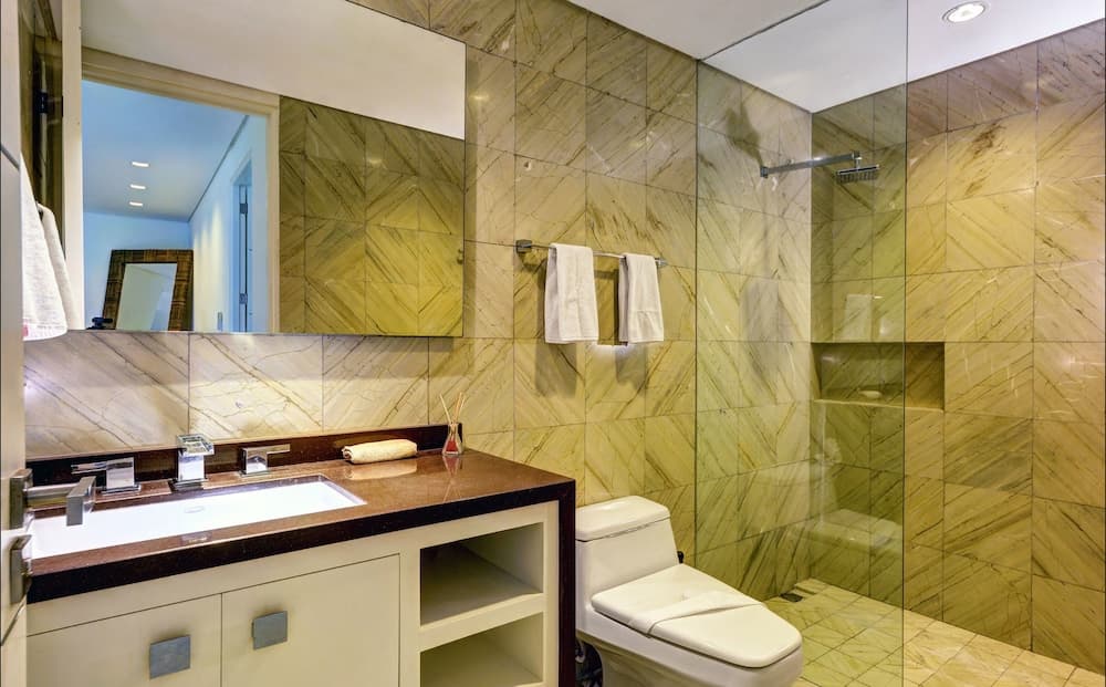 Luxury Condo Boutique — 14