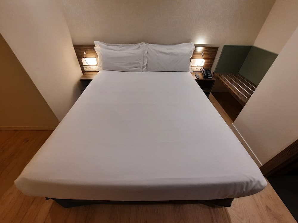Air Rooms Madrid by HelloSky — 15