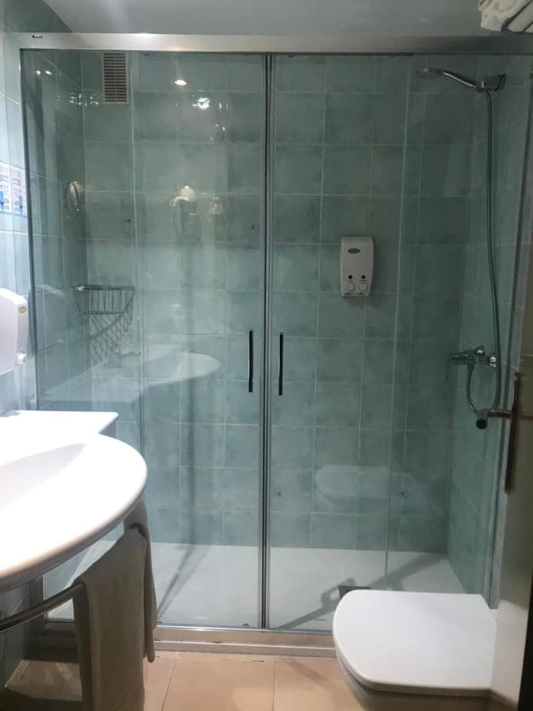 Hotel Iris — 8