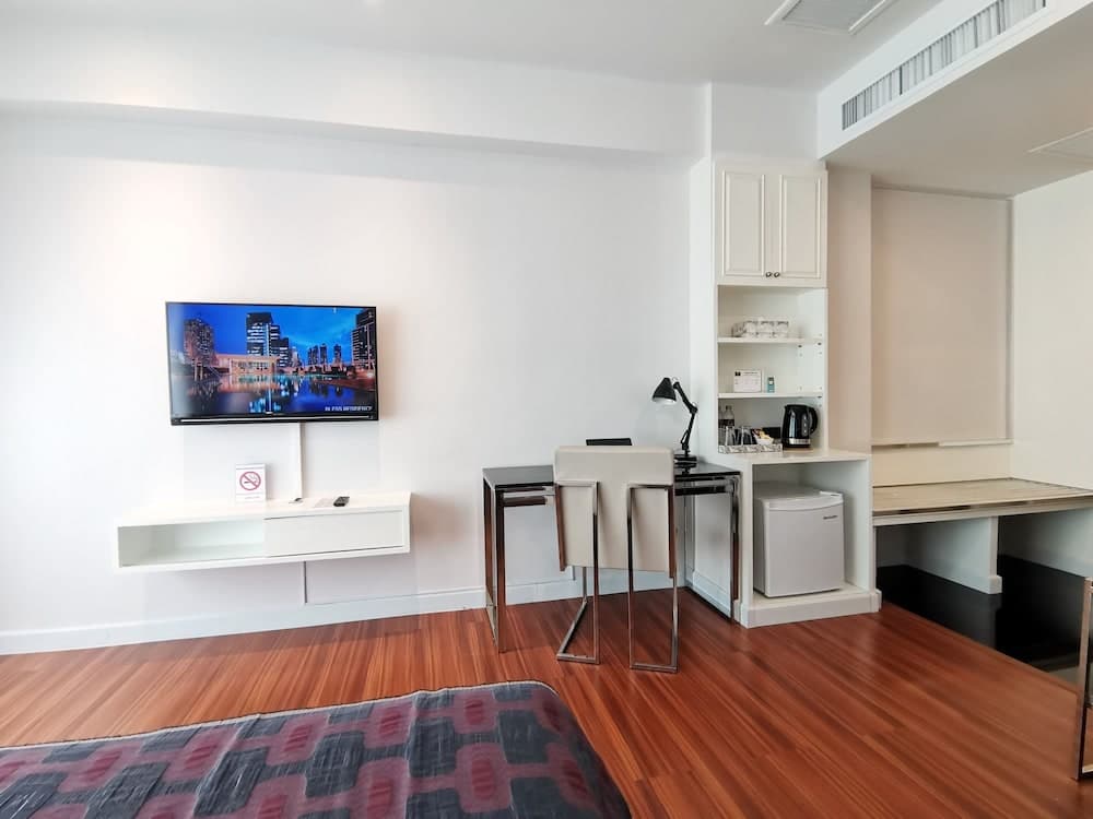 El Hotel y Residencia Bless — 19