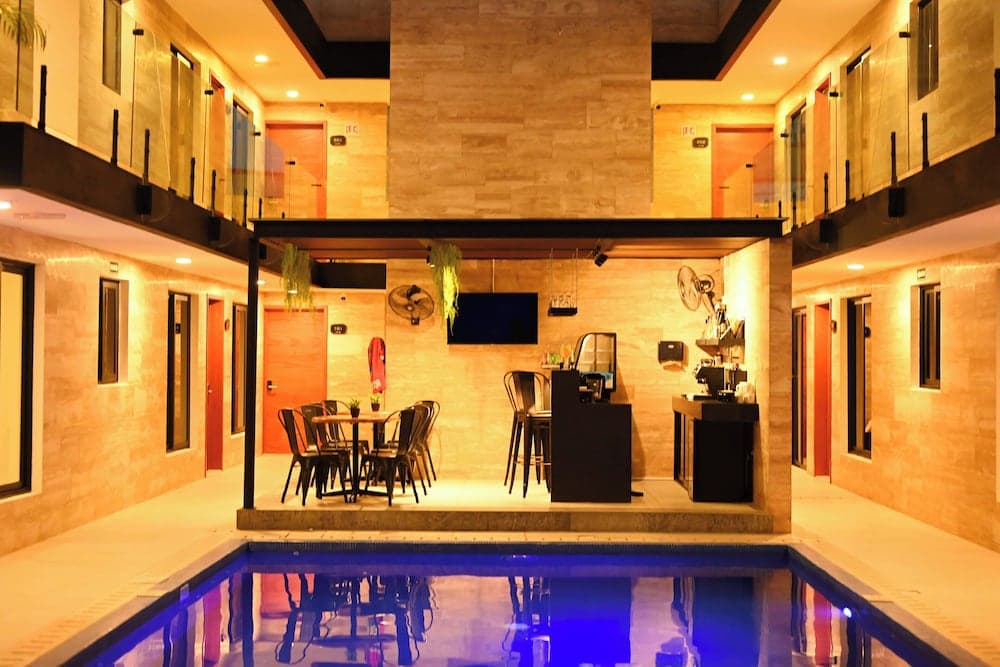 Hotel 28 — 1