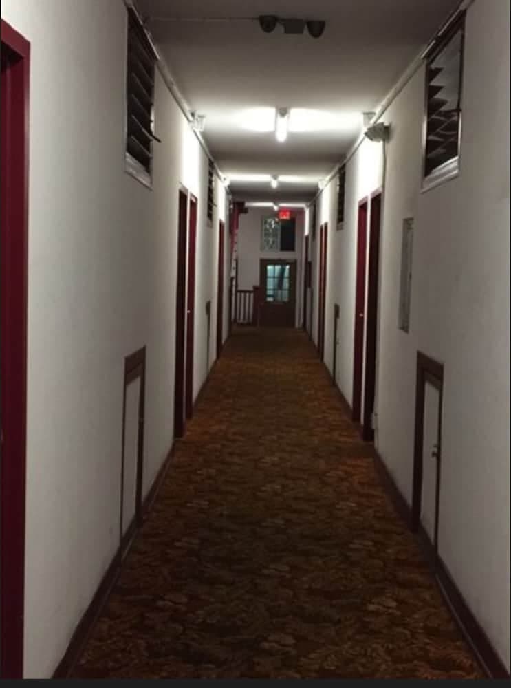 Hollywood Roxy Hotel — 2