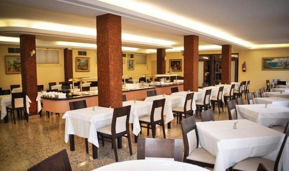Hotel Iris — 11