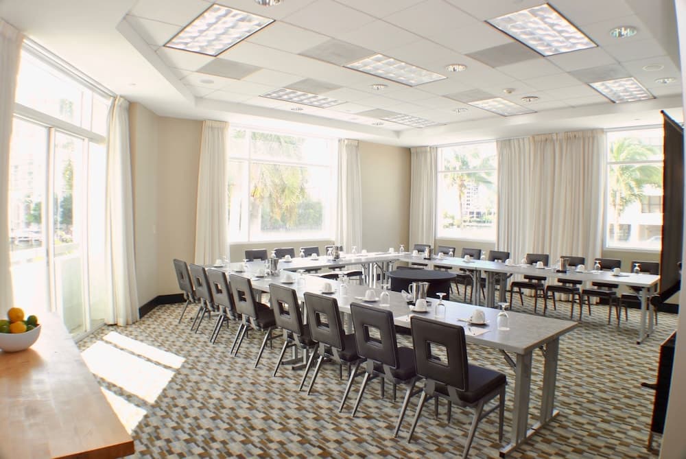 GALLERYone- A DoubleTree Suites by Hilton Hotel — 25