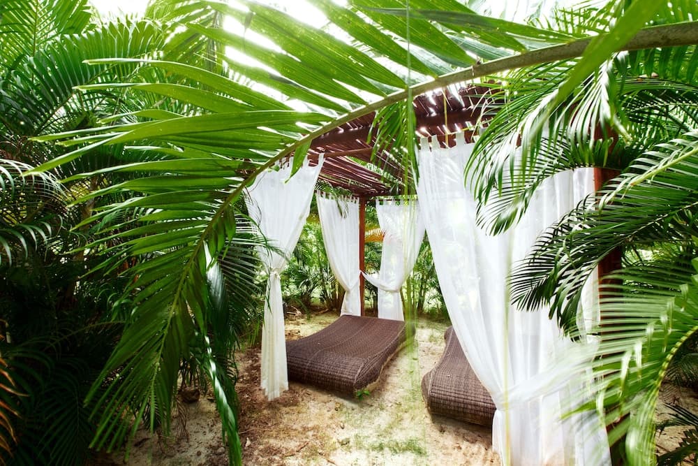 Hotel Tropicana Suites Deluxe Beach Club & Pool — 9