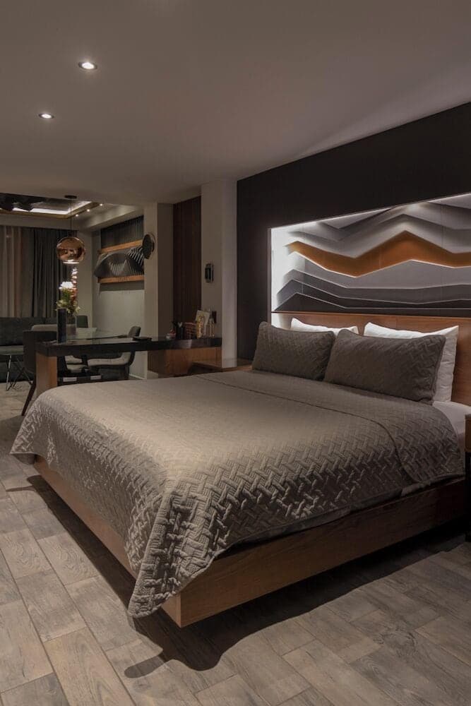 Suite Mine — 9