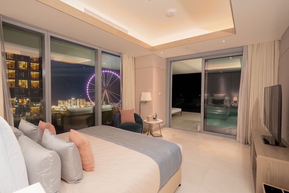 FIVE LUXE — 22