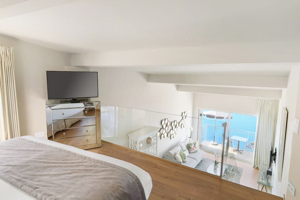 Hotel Chateau De La Chevre D Or — 23