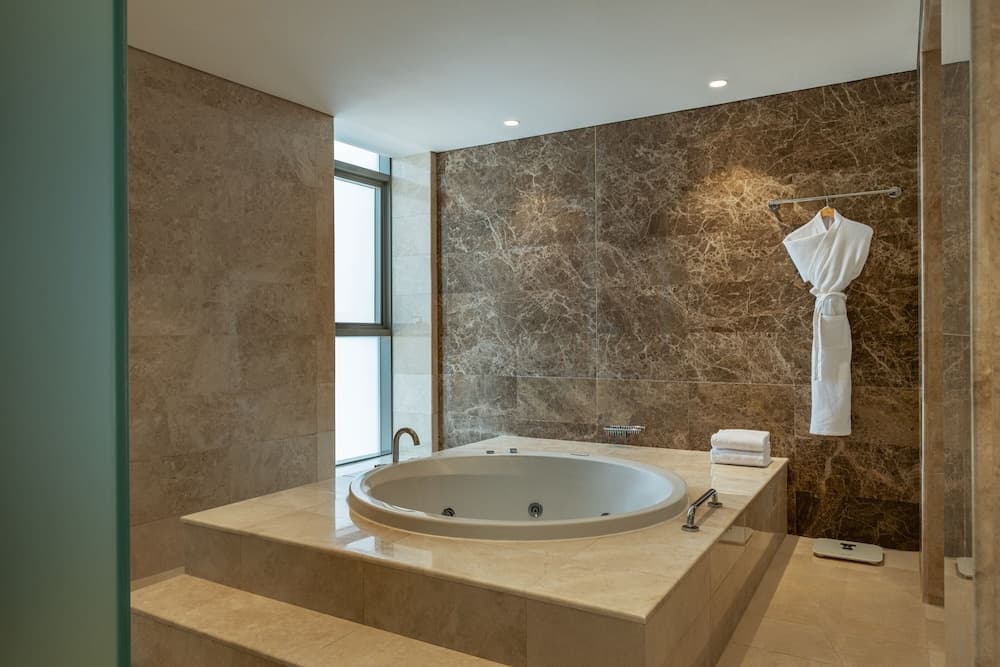 Four Points by Sheraton Production City, Dubai — 23
