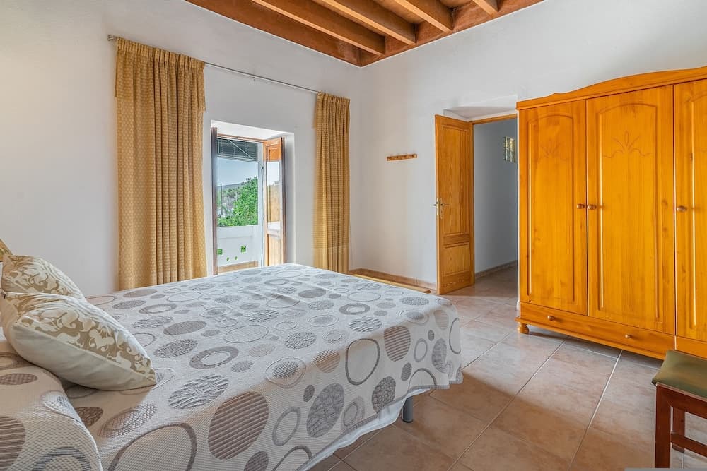 Cas Consul in Ibiza With 4 Bedrooms and 3 Bathrooms — 19
