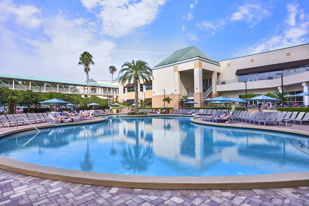 Rosen Plaza en la Avenida Internacional — 20